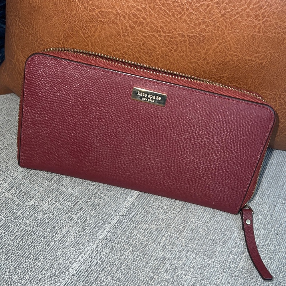 Kate Spade ♠️ Zip Around Wallet